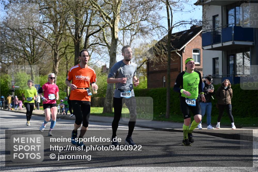 12.04.2026 - 45. Internationalen Wilhelmsburger Insellauf J. Mangold http://msf.ph/oto/9460922 12.04.2026 10:44:29 Ziel 3662, 2911, 4934, 2940, 4815, 4758, 5009, 4906, 5805, 2920, 2920, 3173, 2190, 4914, 5341, 5435, 5563, 2075, 2810, 3408, 4739, 3416, 2899, 4785 meine-sportfotos.de