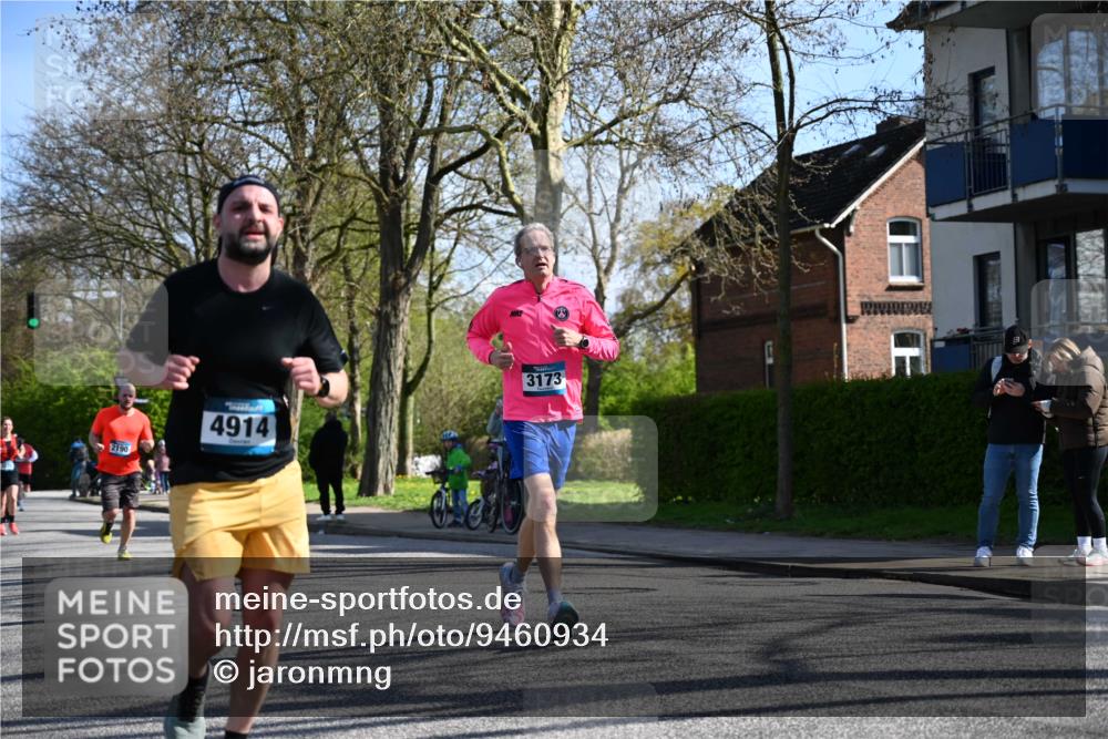 12.04.2026 - 45. Internationalen Wilhelmsburger Insellauf J. Mangold http://msf.ph/oto/9460934 12.04.2026 10:44:44 Ziel 4906, 5805, 2920, 3173, 2190, 4914, 5341, 5435, 5563, 2075, 2810, 3408, 4739, 4739, 3416, 2899, 4785, 3566, 5037, 5046, 5037, 5046, 3747, 3054, 2376, 2300, 3334, 4958, 3500 meine-sportfotos.de