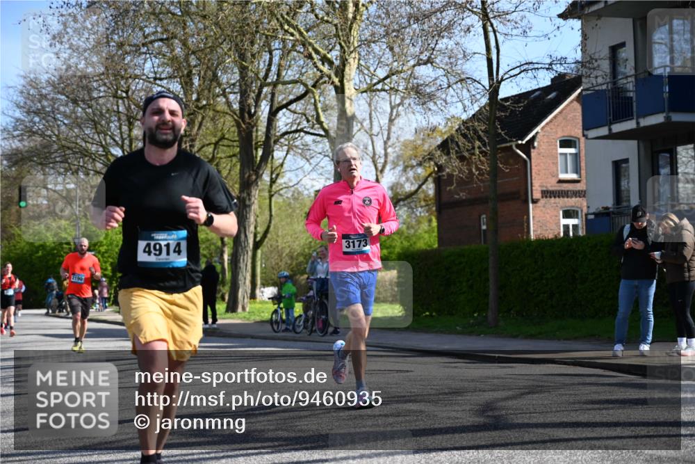 12.04.2026 - 45. Internationalen Wilhelmsburger Insellauf J. Mangold http://msf.ph/oto/9460935 12.04.2026 10:44:44 Ziel 4906, 5805, 2920, 3173, 2190, 4914, 5341, 5435, 5563, 2075, 2810, 3408, 4739, 4739, 3416, 2899, 4785, 3566, 5037, 5046, 5037, 5046, 3747, 3054, 2376, 2300, 3334, 4958, 3500 meine-sportfotos.de