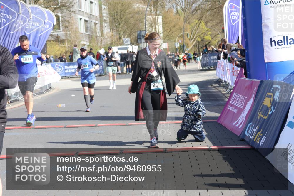 12.04.2026 - 45. Internationalen Wilhelmsburger Insellauf Strokosch-Dieckow http://msf.ph/oto/9460955 12.04.2026 11:08:38 Ziel 4956, 3397, 2800, 4977, 3740 meine-sportfotos.de