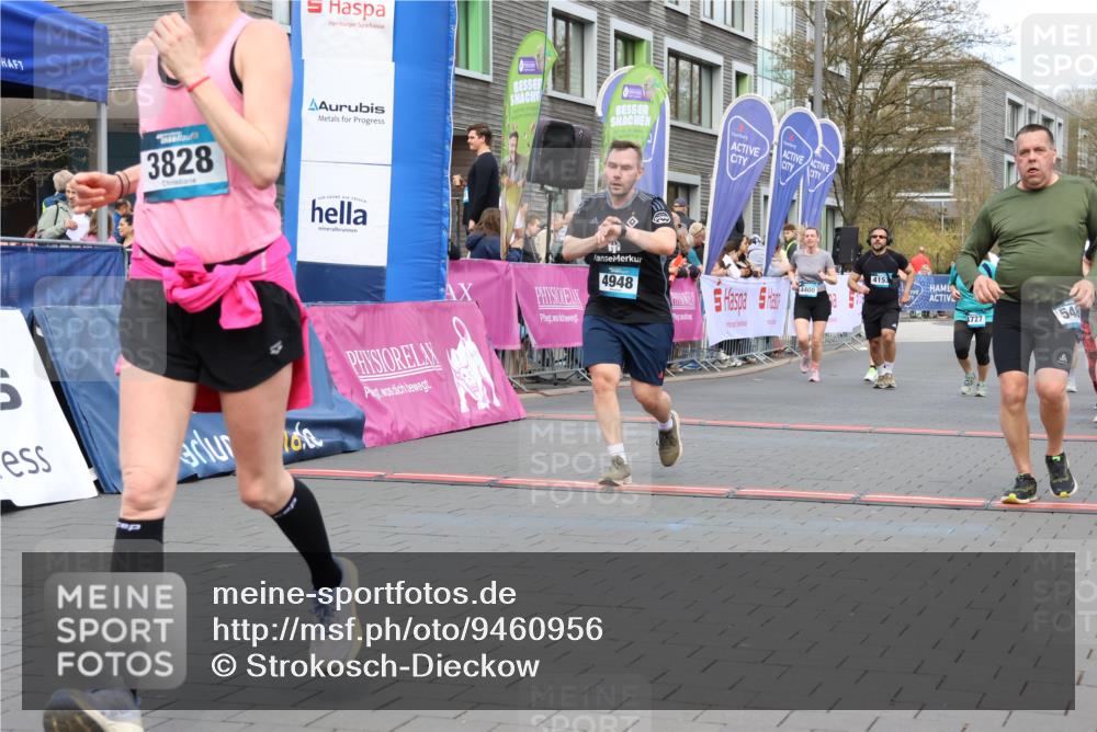 12.04.2026 - 45. Internationalen Wilhelmsburger Insellauf Strokosch-Dieckow http://msf.ph/oto/9460956 12.04.2026 13:18:56 Ziel 3277, 3828, 4948, 5488, 5663, 4727, 5541, 4153, 3528, 3527, 4400, 4403 meine-sportfotos.de