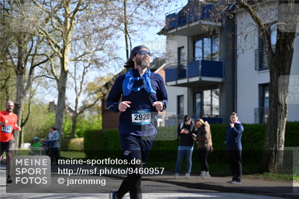 12.04.2026 - 45. Internationalen Wilhelmsburger Insellauf J. Mangold http://msf.ph/oto/9460957 12.04.2026 10:44:47 Ziel 5805, 2920, 3173, 2190, 4914, 5341, 5435, 5563, 2075, 2810, 3408, 4739, 3416, 2899, 4785, 3566, 5037, 5046, 3747, 3054, 3054, 2376, 2300, 3334, 4958, 3500, 4928, 4333, 2301, 2995 meine-sportfotos.de