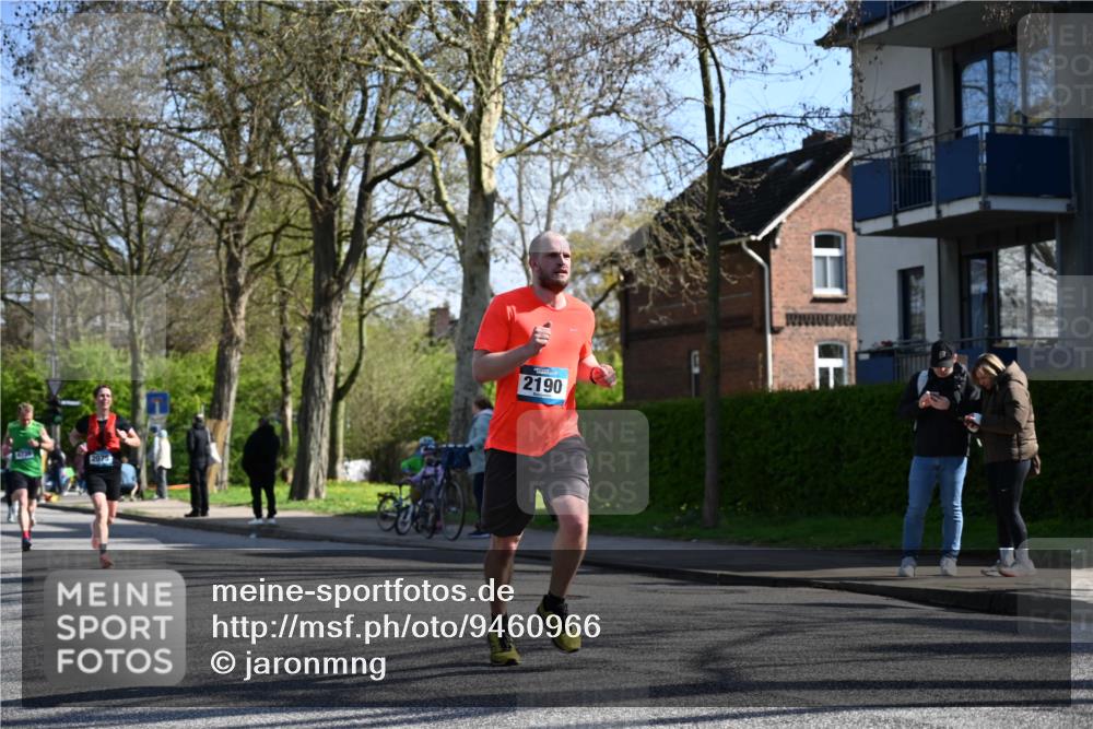 12.04.2026 - 45. Internationalen Wilhelmsburger Insellauf J. Mangold http://msf.ph/oto/9460966 12.04.2026 10:44:48 Ziel 5805, 2920, 3173, 2190, 4914, 5341, 5435, 5563, 2075, 2810, 3408, 4739, 3416, 2899, 4785, 3566, 5037, 5046, 3747, 3054, 2376, 2376, 2300, 3334, 4958, 3500, 4928, 4333, 2301, 2995 meine-sportfotos.de