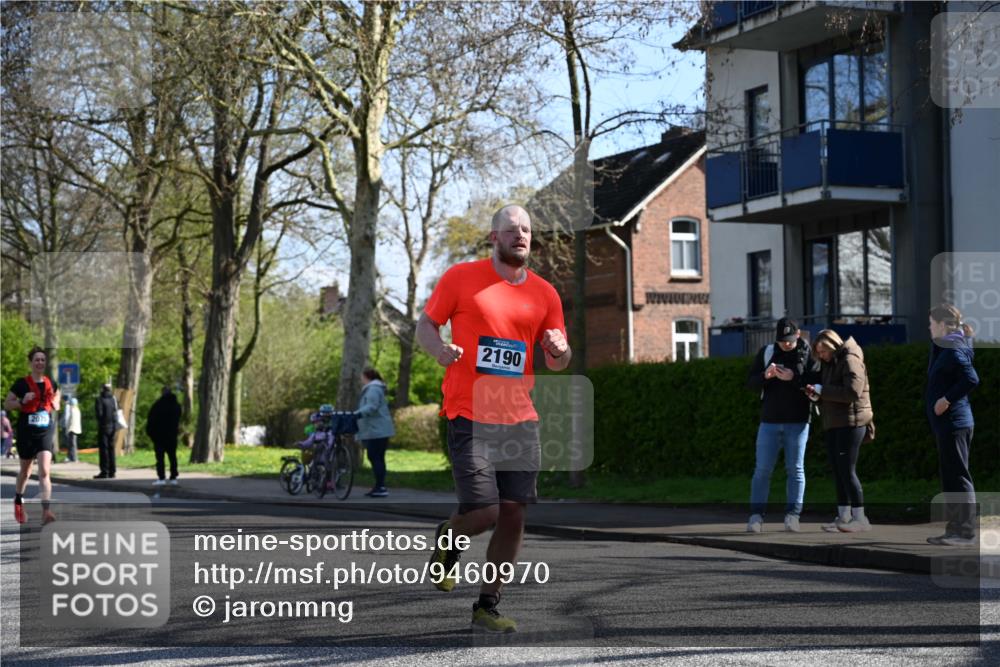 12.04.2026 - 45. Internationalen Wilhelmsburger Insellauf J. Mangold http://msf.ph/oto/9460970 12.04.2026 10:44:48 Ziel 5805, 2920, 3173, 2190, 4914, 5341, 5435, 5563, 2075, 2810, 3408, 4739, 3416, 2899, 4785, 3566, 5037, 5046, 3747, 3054, 2376, 2376, 2300, 3334, 4958, 3500, 4928, 4333, 2301, 2995 meine-sportfotos.de