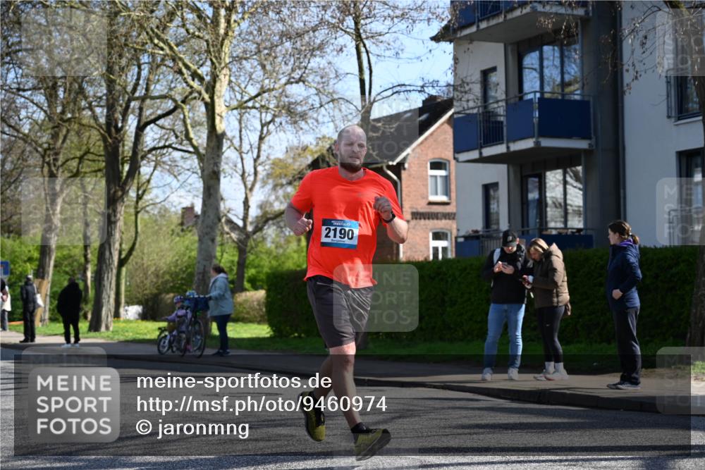 12.04.2026 - 45. Internationalen Wilhelmsburger Insellauf J. Mangold http://msf.ph/oto/9460974 12.04.2026 10:44:48 Ziel 5805, 2920, 3173, 2190, 4914, 5341, 5435, 5563, 2075, 2810, 3408, 4739, 3416, 2899, 4785, 3566, 5037, 5046, 3747, 3054, 2376, 2376, 2300, 3334, 4958, 3500, 4928, 4333, 2301, 2995 meine-sportfotos.de