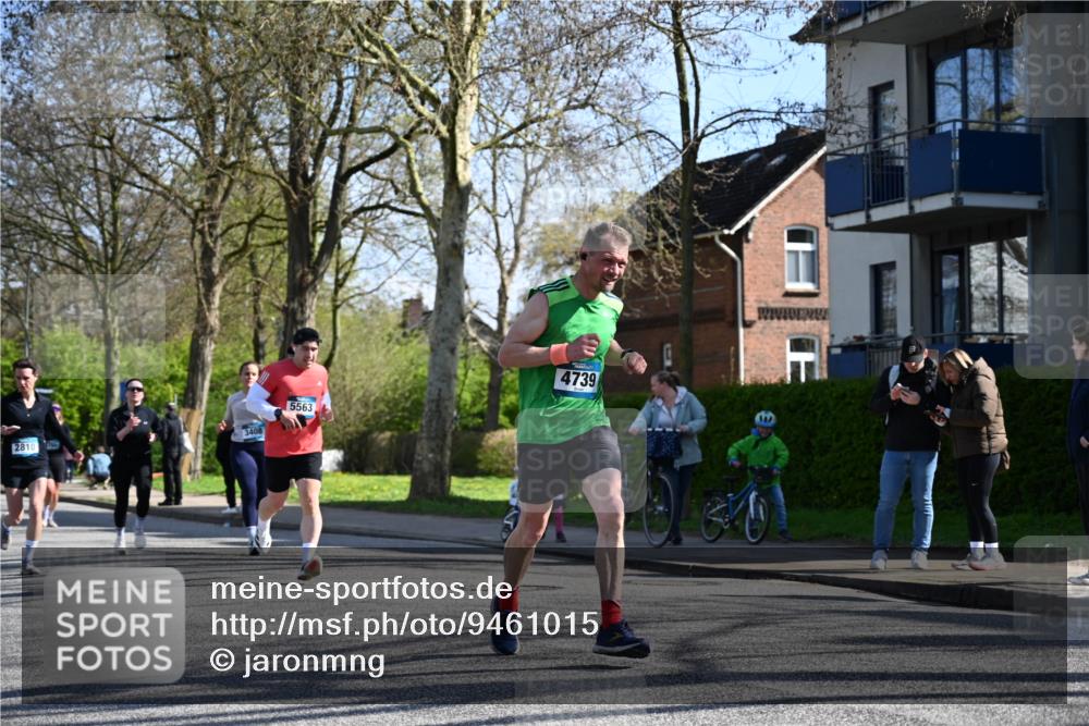 12.04.2026 - 45. Internationalen Wilhelmsburger Insellauf J. Mangold http://msf.ph/oto/9461015 12.04.2026 10:44:54 Ziel 2920, 3173, 2190, 4914, 5341, 5435, 5563, 2075, 2810, 3408, 4739, 3416, 2899, 4785, 3566, 3566, 5037, 5046, 3747, 3054, 2376, 2300, 3334, 4958, 3500, 4928, 4333, 2301, 2995, 2134, 3369, 4635, 3772 meine-sportfotos.de