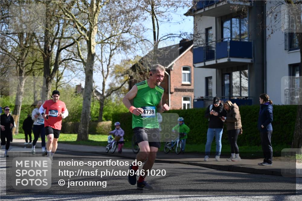 12.04.2026 - 45. Internationalen Wilhelmsburger Insellauf J. Mangold http://msf.ph/oto/9461020 12.04.2026 10:44:54 Ziel 2920, 3173, 2190, 4914, 5341, 5435, 5563, 2075, 2810, 3408, 4739, 3416, 2899, 4785, 3566, 3566, 5037, 5046, 3747, 3054, 2376, 2300, 3334, 4958, 3500, 4928, 4333, 2301, 2995, 2134, 3369, 4635, 3772 meine-sportfotos.de