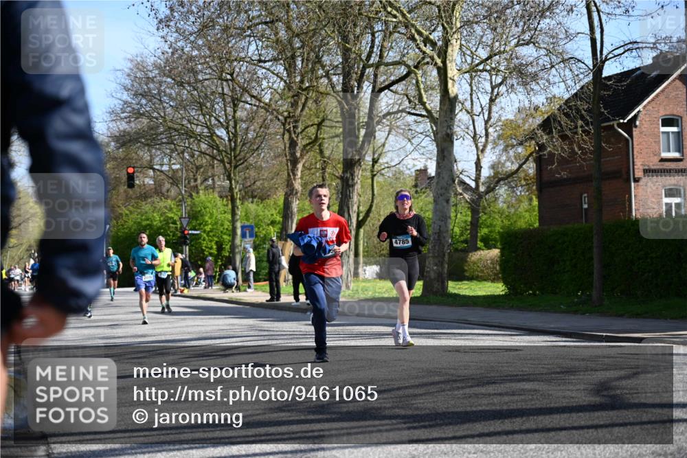 12.04.2026 - 45. Internationalen Wilhelmsburger Insellauf J. Mangold http://msf.ph/oto/9461065 12.04.2026 10:44:58 Ziel 3173, 2190, 4914, 5341, 5435, 5563, 2075, 2810, 3408, 4739, 3416, 2899, 4785, 3566, 5037, 5046, 3747, 3054, 2376, 2300, 3334, 4958, 3500, 4928, 4333, 2301, 2995, 2134, 3369, 4635, 3772, 3337, 3680 meine-sportfotos.de