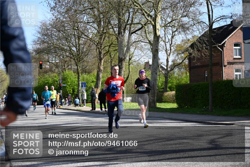 12.04.2026 - 45. Internationalen Wilhelmsburger Insellauf J. Mangold http://msf.ph/oto/9461066 12.04.2026 10:44:58 Ziel 3173, 2190, 4914, 5341, 5435, 5563, 2075, 2810, 3408, 4739, 3416, 2899, 4785, 3566, 5037, 5046, 3747, 3054, 2376, 2300, 3334, 4958, 3500, 4928, 4333, 2301, 2995, 2134, 3369, 4635, 3772, 3337, 3680 meine-sportfotos.de