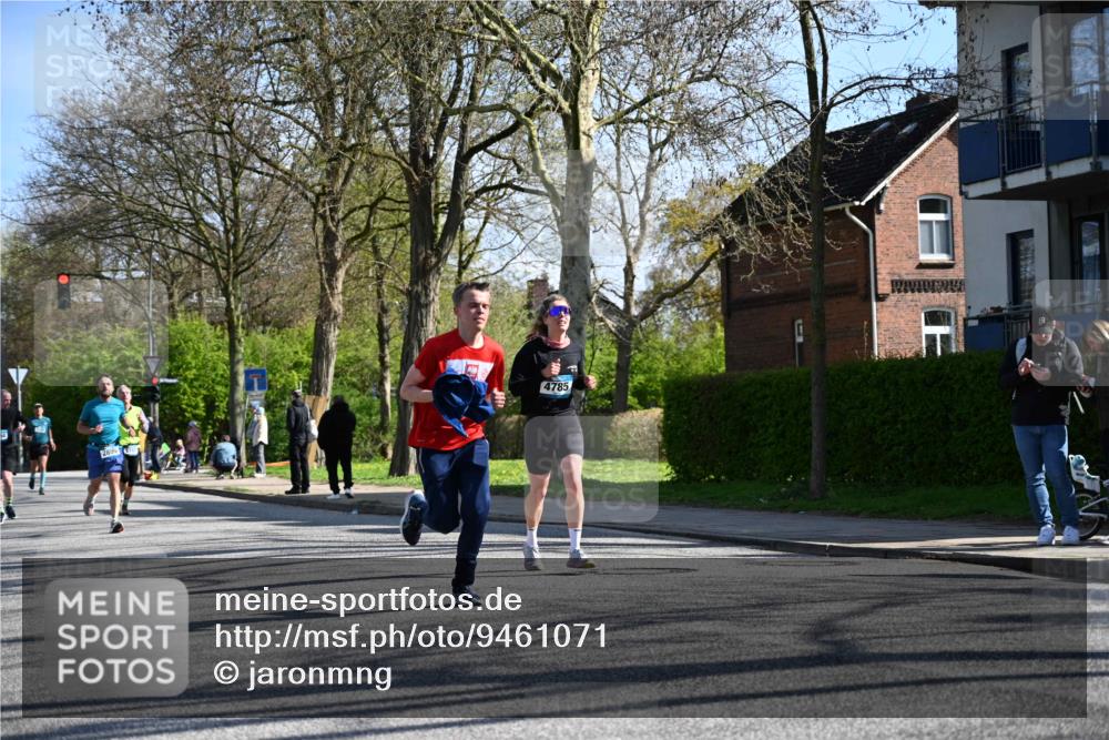 12.04.2026 - 45. Internationalen Wilhelmsburger Insellauf J. Mangold http://msf.ph/oto/9461071 12.04.2026 10:44:59 Ziel 3173, 2190, 4914, 5341, 5435, 5563, 2075, 2810, 3408, 4739, 3416, 2899, 4785, 3566, 5037, 5046, 3747, 3054, 3054, 2376, 2300, 3334, 4958, 3500, 4928, 4333, 2301, 2995, 4333, 2301, 2995, 2134, 3369, 4635, 3772, 3337, 3680 meine-sportfotos.de