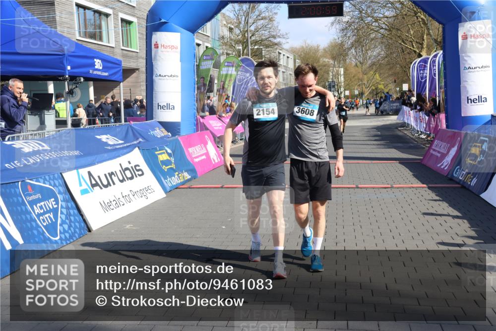 12.04.2026 - 45. Internationalen Wilhelmsburger Insellauf Strokosch-Dieckow http://msf.ph/oto/9461083 12.04.2026 10:50:57 Ziel 2154, 3608, 4903 meine-sportfotos.de