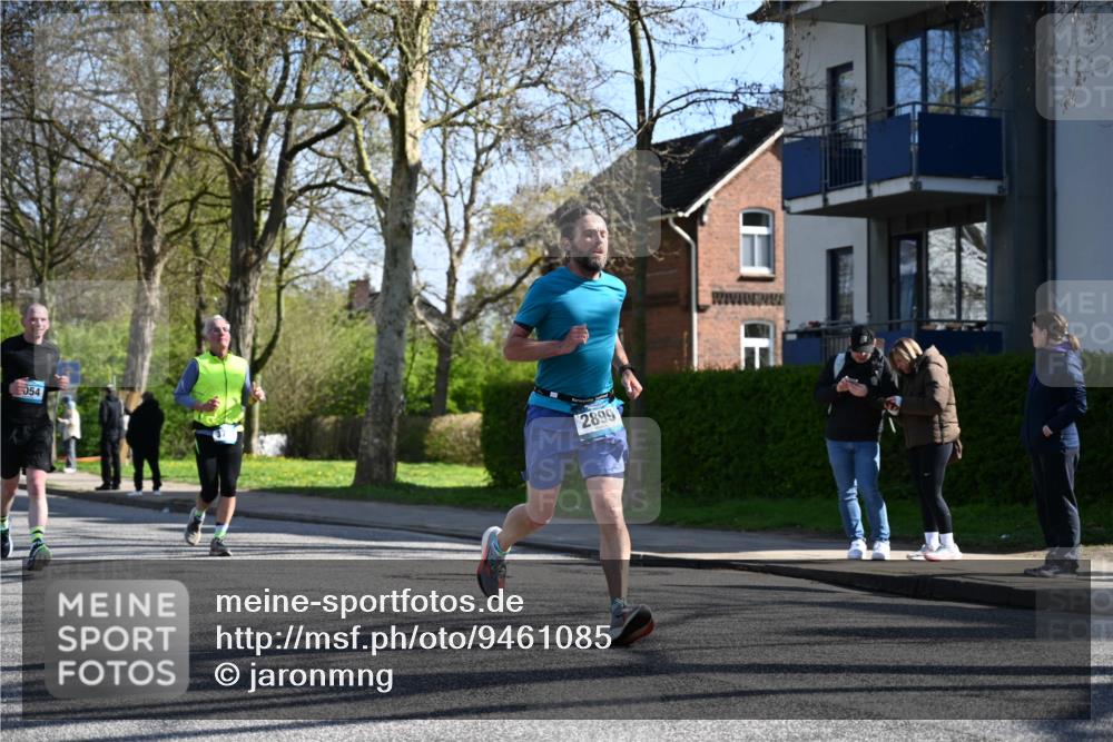 12.04.2026 - 45. Internationalen Wilhelmsburger Insellauf J. Mangold http://msf.ph/oto/9461085 12.04.2026 10:45:03 Ziel 5435, 5563, 2075, 2810, 3408, 4739, 3416, 2899, 4785, 3566, 5037, 5046, 3747, 3054, 2376, 2300, 3334, 2300, 3334, 4958, 3500, 4928, 4333, 2301, 2995, 2134, 3369, 4635, 3772, 3337, 3680, 5325, 3653, 4139, 4531, 5694 meine-sportfotos.de