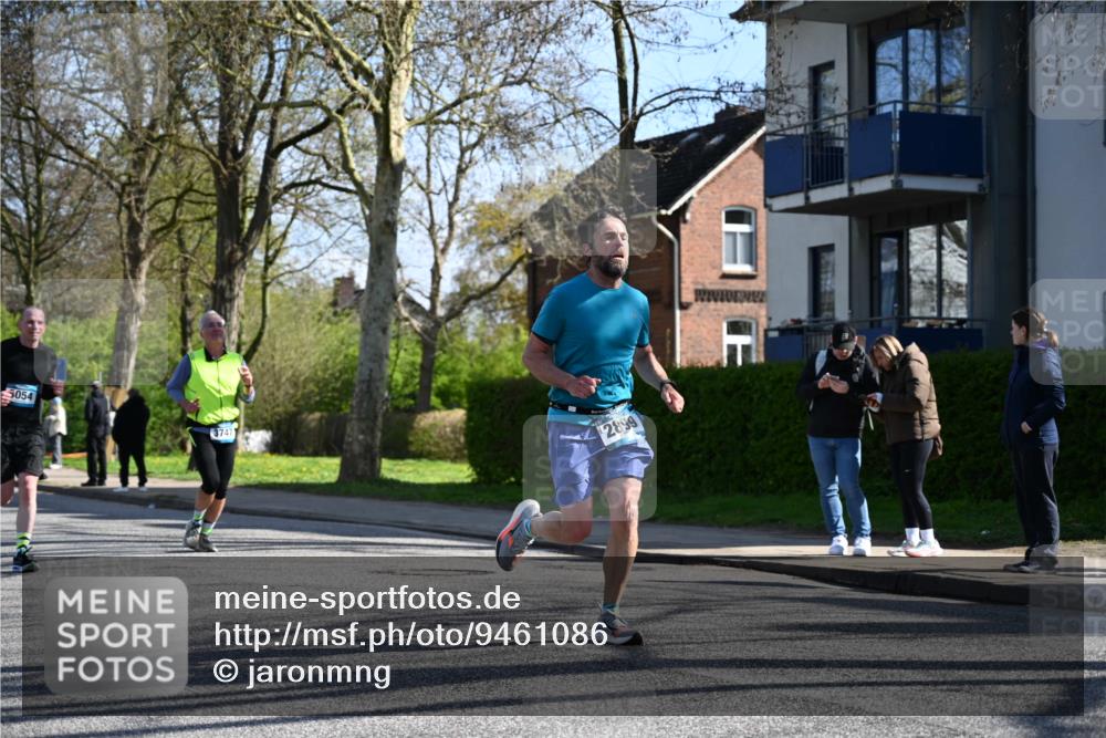 12.04.2026 - 45. Internationalen Wilhelmsburger Insellauf J. Mangold http://msf.ph/oto/9461086 12.04.2026 10:45:03 Ziel 5435, 5563, 2075, 2810, 3408, 4739, 3416, 2899, 4785, 3566, 5037, 5046, 3747, 3054, 2376, 2300, 3334, 2300, 3334, 4958, 3500, 4928, 4333, 2301, 2995, 2134, 3369, 4635, 3772, 3337, 3680, 5325, 3653, 4139, 4531, 5694 meine-sportfotos.de