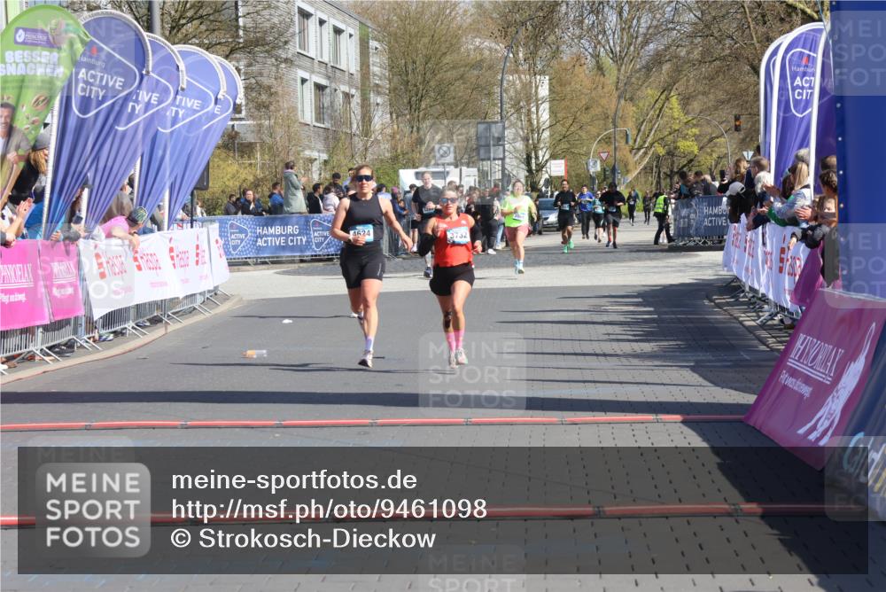 12.04.2026 - 45. Internationalen Wilhelmsburger Insellauf Strokosch-Dieckow http://msf.ph/oto/9461098 12.04.2026 11:08:54 Ziel 4624, 3732 meine-sportfotos.de