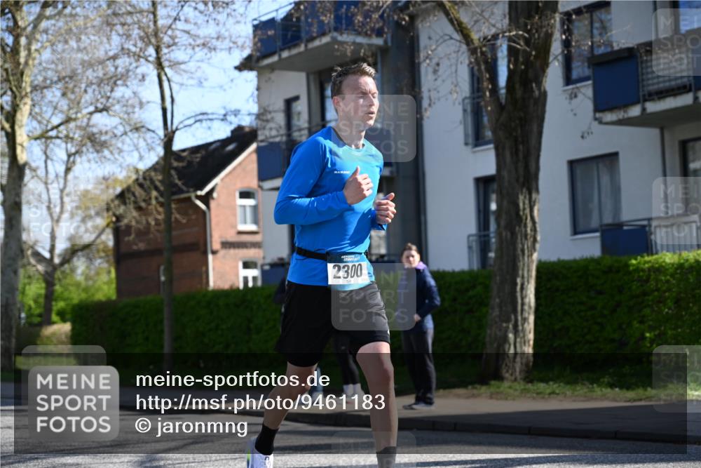 12.04.2026 - 45. Internationalen Wilhelmsburger Insellauf J. Mangold http://msf.ph/oto/9461183 12.04.2026 10:45:17 Ziel 3566, 5037, 5046, 3747, 3054, 2376, 2300, 3334, 4958, 3500, 4928, 4333, 2301, 2995, 2134, 3369, 4635, 3772, 3772, 3337, 3680, 5325, 3653, 4139, 4531, 5694, 2216, 3430, 5594, 4481, 4682, 5664, 3172, 2691 meine-sportfotos.de