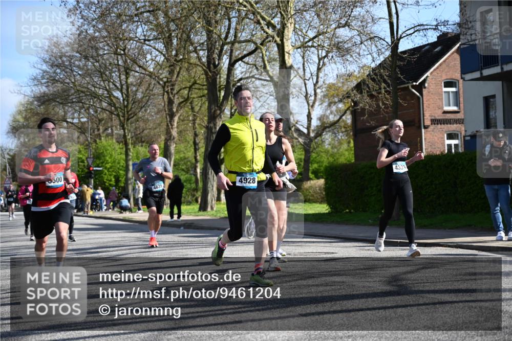 12.04.2026 - 45. Internationalen Wilhelmsburger Insellauf J. Mangold http://msf.ph/oto/9461204 12.04.2026 10:45:22 Ziel 3747, 3054, 2376, 2300, 3334, 4958, 3500, 4928, 4333, 2301, 2995, 2134, 3369, 4635, 3772, 3337, 3680, 3680, 5325, 3653, 4139, 4531, 5694, 2216, 3430, 5594, 4481, 4682, 5664, 3172, 2691, 3256, 3848, 3849, 5690, 4182 meine-sportfotos.de