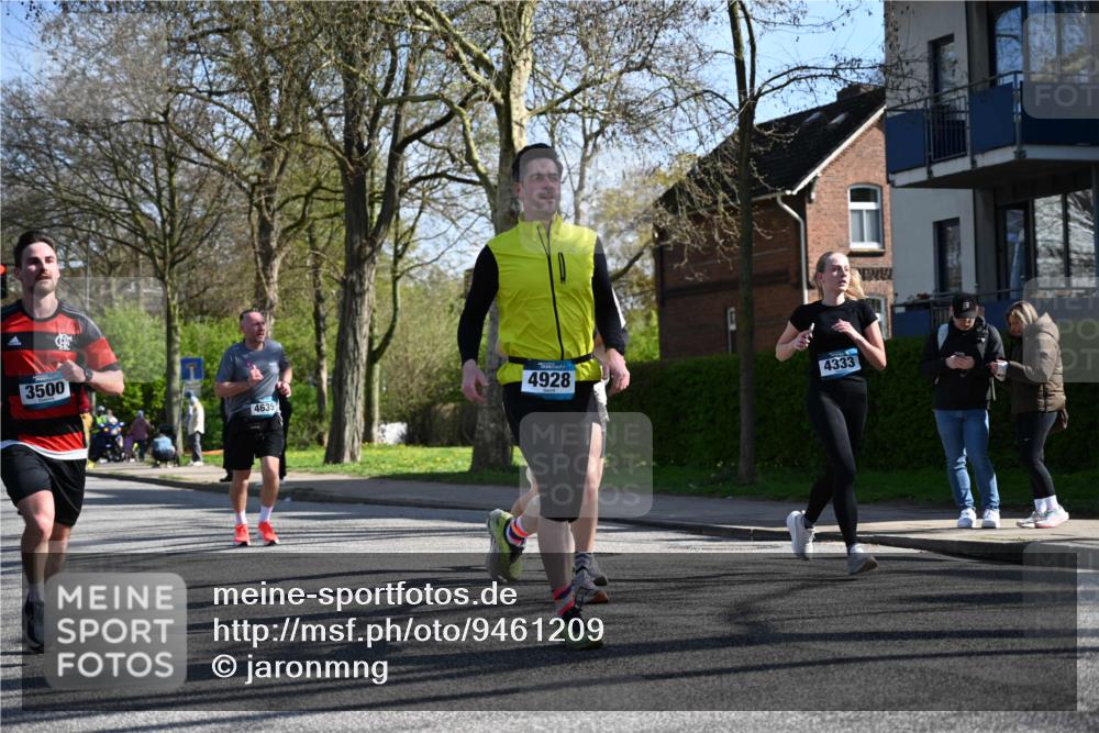 12.04.2026 - 45. Internationalen Wilhelmsburger Insellauf J. Mangold http://msf.ph/oto/9461209 12.04.2026 10:45:23 Ziel 3054, 2376, 2300, 3334, 4958, 3500, 4928, 4333, 2301, 2995, 2134, 3369, 4635, 3772, 3337, 3680, 5325, 3653, 4139, 4531, 5694, 2216, 3430, 5594, 4481, 4682, 5664, 3172, 2691, 3256, 3848, 3849, 5690, 4182 meine-sportfotos.de