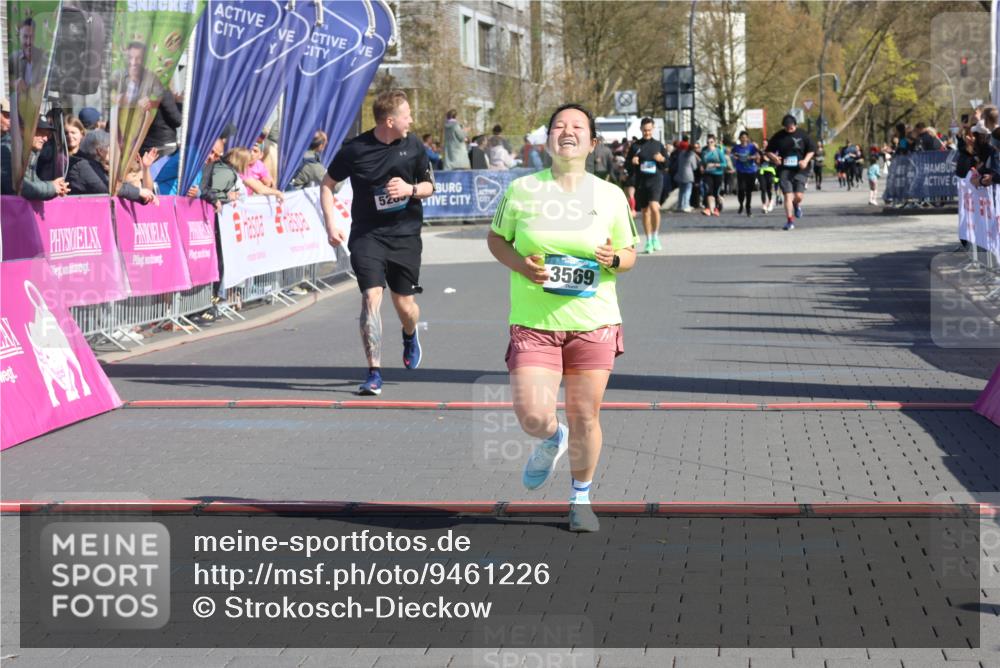 12.04.2026 - 45. Internationalen Wilhelmsburger Insellauf Strokosch-Dieckow http://msf.ph/oto/9461226 12.04.2026 11:09:03 Ziel 4232, 3569, 5285 meine-sportfotos.de