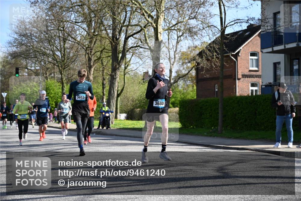 12.04.2026 - 45. Internationalen Wilhelmsburger Insellauf J. Mangold http://msf.ph/oto/9461240 12.04.2026 10:45:34 Ziel 4928, 4333, 2301, 2995, 2134, 3369, 4635, 3772, 3337, 3680, 5325, 3653, 4139, 4531, 5694, 2216, 3430, 5594, 4481, 4682, 5664, 3172, 2691, 3256, 3848, 3849, 5690, 4182, 4182, 2460, 2706, 4357, 3952 meine-sportfotos.de