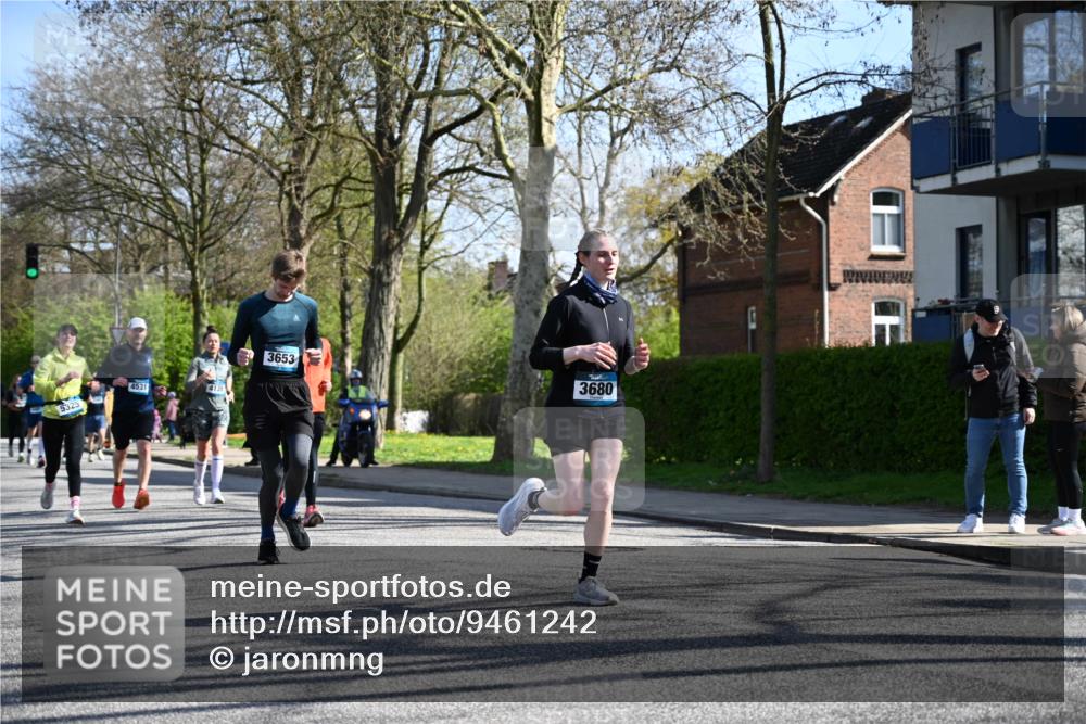 12.04.2026 - 45. Internationalen Wilhelmsburger Insellauf J. Mangold http://msf.ph/oto/9461242 12.04.2026 10:45:34 Ziel 4928, 4333, 2301, 2995, 2134, 3369, 4635, 3772, 3337, 3680, 5325, 3653, 4139, 4531, 5694, 2216, 3430, 5594, 4481, 4682, 5664, 3172, 2691, 3256, 3848, 3849, 5690, 4182, 4182, 2460, 2706, 4357, 3952 meine-sportfotos.de
