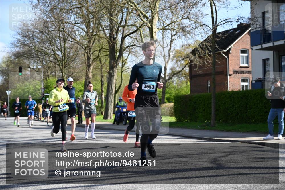 12.04.2026 - 45. Internationalen Wilhelmsburger Insellauf J. Mangold http://msf.ph/oto/9461251 12.04.2026 10:45:35 Ziel 4333, 2301, 2995, 2134, 3369, 4635, 3772, 3337, 3680, 5325, 3653, 4139, 4531, 5694, 2216, 3430, 5594, 4481, 4682, 5664, 3172, 2691, 3256, 3848, 3849, 5690, 4182, 2460, 2706, 4357, 3952 meine-sportfotos.de