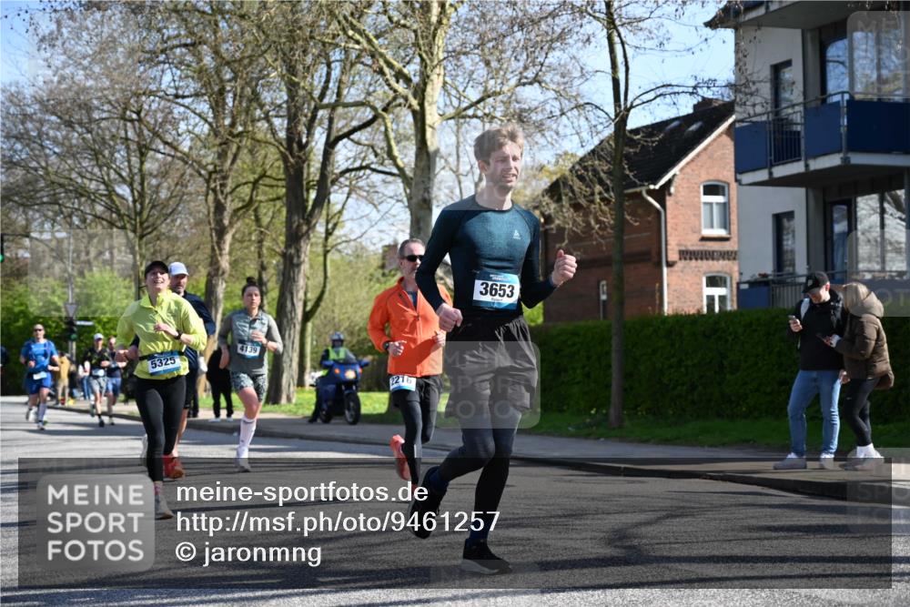 12.04.2026 - 45. Internationalen Wilhelmsburger Insellauf J. Mangold http://msf.ph/oto/9461257 12.04.2026 10:45:36 Ziel 4333, 2301, 2995, 2134, 3369, 4635, 3772, 3337, 3680, 5325, 3653, 4139, 4531, 5694, 2216, 3430, 5594, 4481, 4682, 5664, 3172, 2691, 3256, 3848, 3849, 5690, 4182, 2460, 2460, 2706, 4357, 3952, 4755 meine-sportfotos.de