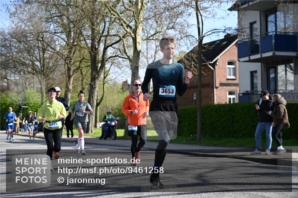 12.04.2026 - 45. Internationalen Wilhelmsburger Insellauf J. Mangold http://msf.ph/oto/9461258 12.04.2026 10:45:36 Ziel 4333, 2301, 2995, 2134, 3369, 4635, 3772, 3337, 3680, 5325, 3653, 4139, 4531, 5694, 2216, 3430, 5594, 4481, 4682, 5664, 3172, 2691, 3256, 3848, 3849, 5690, 4182, 2460, 2460, 2706, 4357, 3952, 4755 meine-sportfotos.de