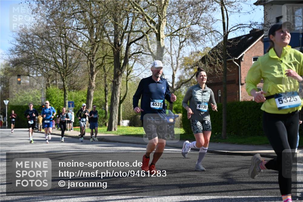 12.04.2026 - 45. Internationalen Wilhelmsburger Insellauf J. Mangold http://msf.ph/oto/9461283 12.04.2026 10:45:38 Ziel 2134, 3369, 4635, 3772, 3337, 3680, 5325, 3653, 4139, 4531, 5694, 2216, 3430, 5594, 4481, 4682, 5664, 5664, 3172, 2691, 3256, 3848, 3849, 5690, 4182, 2460, 2706, 4357, 3952, 4755, 3480, 5050 meine-sportfotos.de