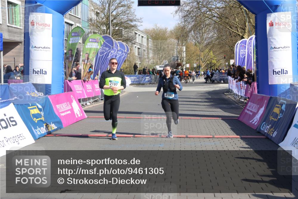 12.04.2026 - 45. Internationalen Wilhelmsburger Insellauf Strokosch-Dieckow http://msf.ph/oto/9461305 12.04.2026 10:51:09 Ziel 2198, 2197 meine-sportfotos.de