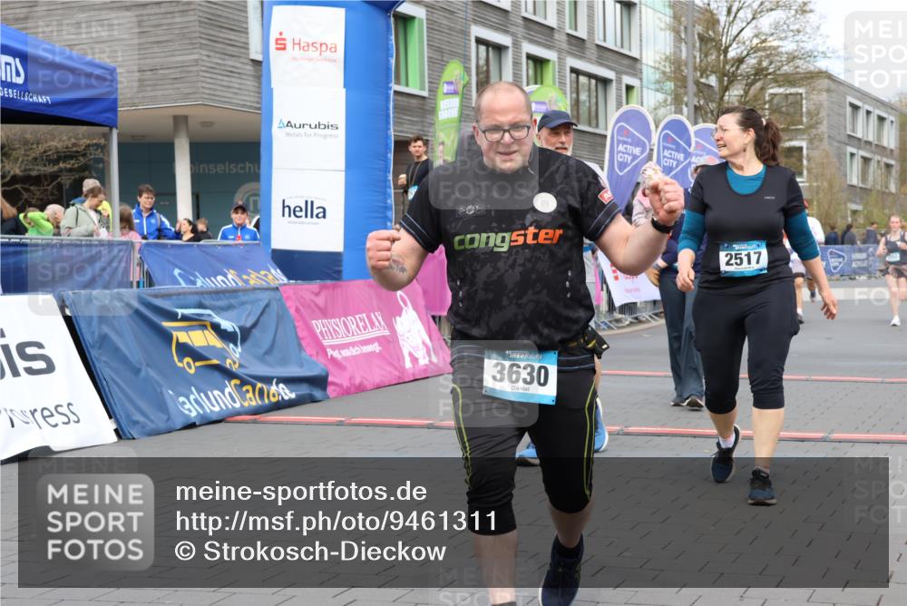 12.04.2026 - 45. Internationalen Wilhelmsburger Insellauf Strokosch-Dieckow http://msf.ph/oto/9461311 12.04.2026 13:18:44 Ziel 2516, 2517, 4031, 3694, 2018, 2961, 3248 meine-sportfotos.de