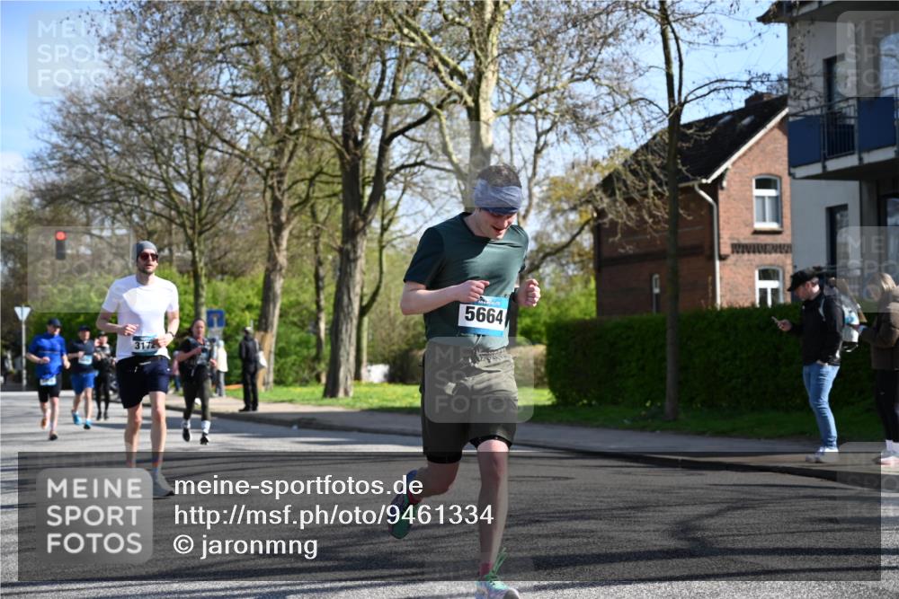 12.04.2026 - 45. Internationalen Wilhelmsburger Insellauf J. Mangold http://msf.ph/oto/9461334 12.04.2026 10:45:51 Ziel 4139, 4531, 5694, 2216, 3430, 5594, 4481, 4682, 5664, 3172, 2691, 3256, 3848, 3849, 5690, 4182, 2460, 2706, 4357, 3952, 4755, 3480, 5050, 5598, 5598, 3635, 4762, 5466, 2596, 3008, 4631 meine-sportfotos.de