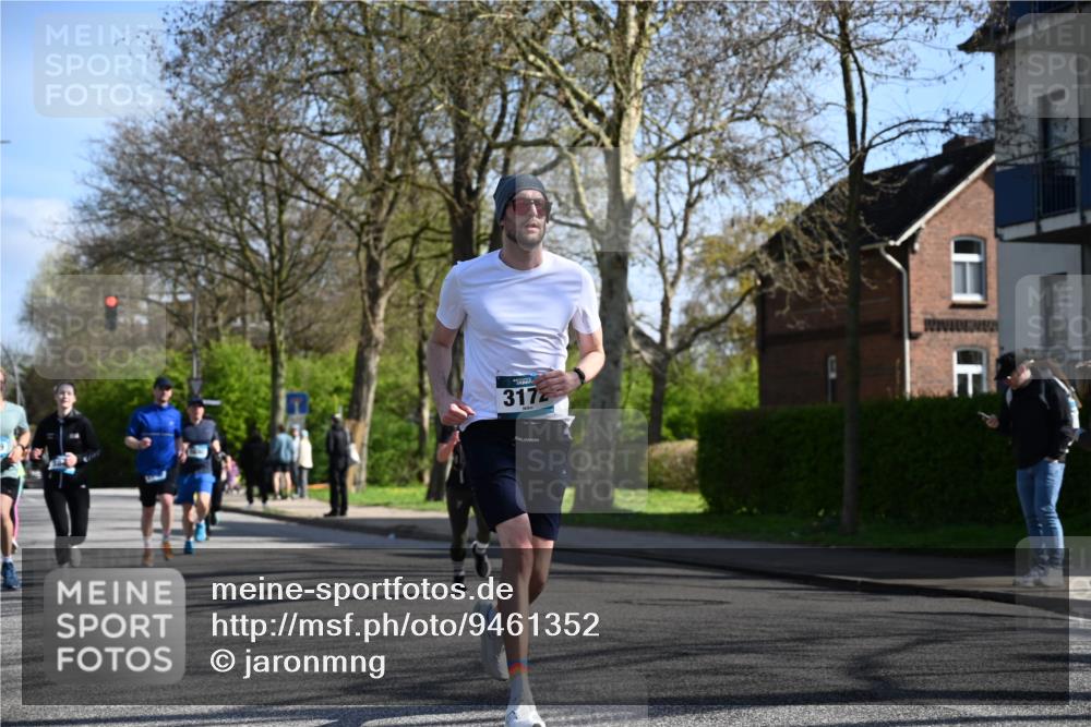 12.04.2026 - 45. Internationalen Wilhelmsburger Insellauf J. Mangold http://msf.ph/oto/9461352 12.04.2026 10:45:53 Ziel 2216, 3430, 5594, 4481, 4682, 5664, 3172, 2691, 3256, 3848, 3849, 5690, 4182, 2460, 2706, 4357, 3952, 4755, 3480, 5050, 5598, 3635, 4762, 5466, 2596, 3008, 4631, 2841 meine-sportfotos.de