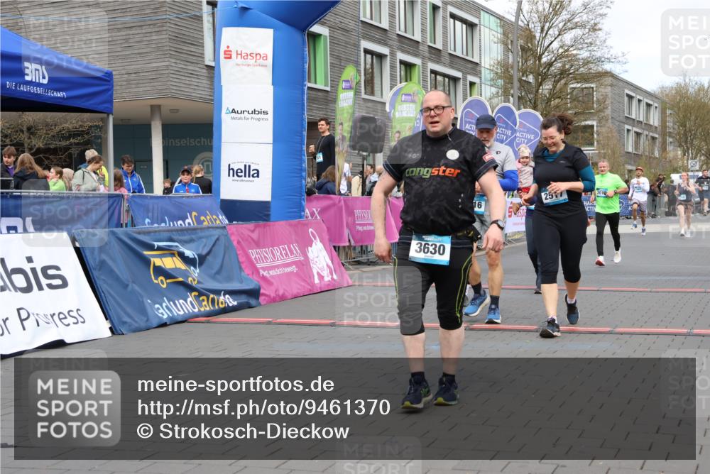 12.04.2026 - 45. Internationalen Wilhelmsburger Insellauf Strokosch-Dieckow http://msf.ph/oto/9461370 12.04.2026 13:18:43 Ziel 2516, 2517, 4031, 3694, 2018, 2961 meine-sportfotos.de