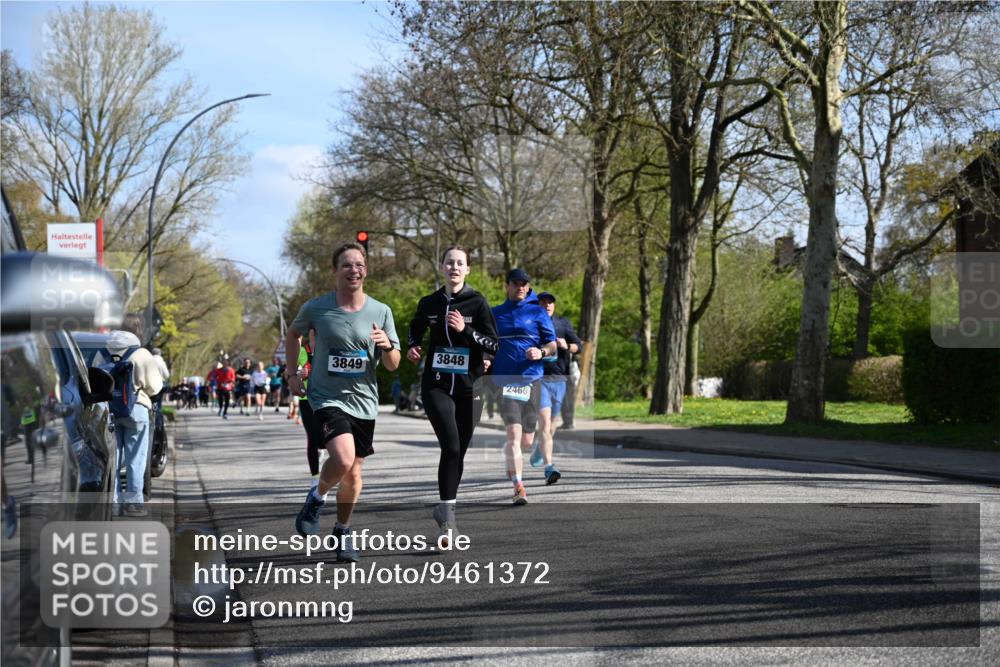 12.04.2026 - 45. Internationalen Wilhelmsburger Insellauf J. Mangold http://msf.ph/oto/9461372 12.04.2026 10:45:55 Ziel 5594, 4481, 4682, 5664, 3172, 2691, 3256, 3848, 3849, 5690, 4182, 2460, 2706, 4357, 3952, 4755, 3480, 5050, 5598, 3635, 4762, 5466, 2596, 3008, 4631, 2841, 5726 meine-sportfotos.de