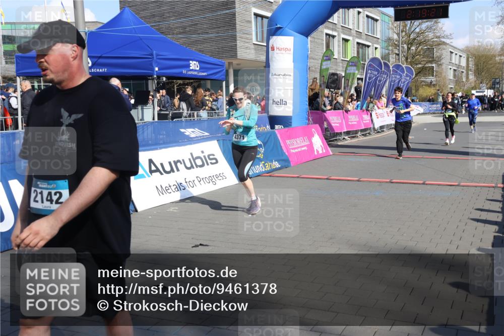 12.04.2026 - 45. Internationalen Wilhelmsburger Insellauf Strokosch-Dieckow http://msf.ph/oto/9461378 12.04.2026 11:09:19 Ziel 4371, 3748, 3701 meine-sportfotos.de