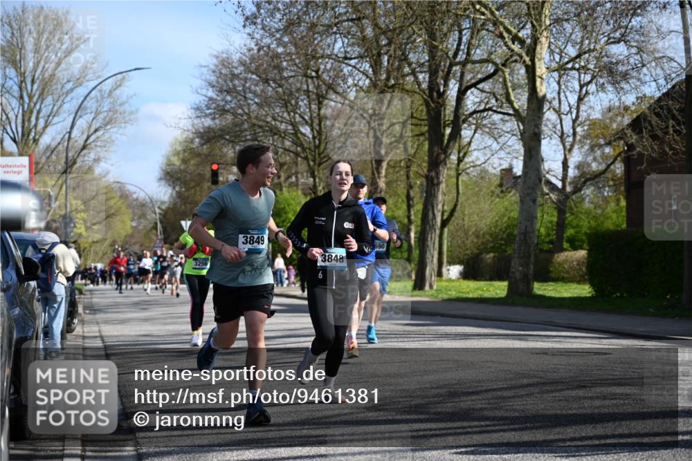12.04.2026 - 45. Internationalen Wilhelmsburger Insellauf J. Mangold http://msf.ph/oto/9461381 12.04.2026 10:45:55 Ziel 5594, 4481, 4682, 5664, 3172, 2691, 3256, 3848, 3849, 5690, 4182, 2460, 2706, 4357, 3952, 4755, 3480, 5050, 5598, 3635, 4762, 5466, 2596, 3008, 4631, 2841, 5726 meine-sportfotos.de