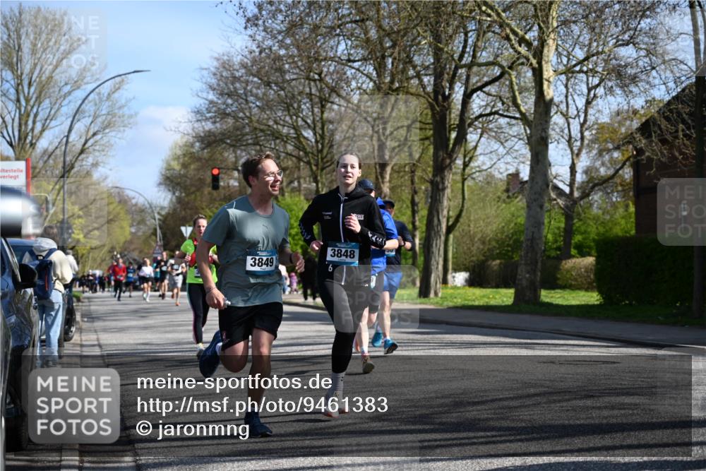 12.04.2026 - 45. Internationalen Wilhelmsburger Insellauf J. Mangold http://msf.ph/oto/9461383 12.04.2026 10:45:55 Ziel 5594, 4481, 4682, 5664, 3172, 2691, 3256, 3848, 3849, 5690, 4182, 2460, 2706, 4357, 3952, 4755, 3480, 5050, 5598, 3635, 4762, 5466, 2596, 3008, 4631, 2841, 5726 meine-sportfotos.de
