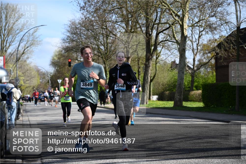 12.04.2026 - 45. Internationalen Wilhelmsburger Insellauf J. Mangold http://msf.ph/oto/9461387 12.04.2026 10:45:56 Ziel 4682, 5664, 3172, 2691, 3256, 3848, 3849, 5690, 4182, 2460, 2706, 4357, 3952, 4755, 3480, 5050, 5598, 3635, 4762, 5466, 2596, 3008, 4631, 2841, 5726, 5562 meine-sportfotos.de
