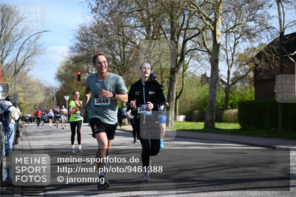 12.04.2026 - 45. Internationalen Wilhelmsburger Insellauf J. Mangold http://msf.ph/oto/9461388 12.04.2026 10:45:56 Ziel 4682, 5664, 3172, 2691, 3256, 3848, 3849, 5690, 4182, 2460, 2706, 4357, 3952, 4755, 3480, 5050, 5598, 3635, 4762, 5466, 2596, 3008, 4631, 2841, 5726, 5562 meine-sportfotos.de
