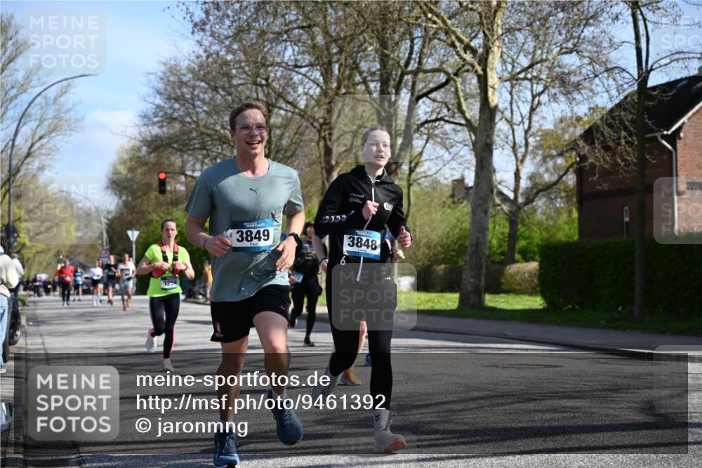 12.04.2026 - 45. Internationalen Wilhelmsburger Insellauf J. Mangold http://msf.ph/oto/9461392 12.04.2026 10:45:56 Ziel 4682, 5664, 3172, 2691, 3256, 3848, 3849, 5690, 4182, 2460, 2706, 4357, 3952, 4755, 3480, 5050, 5598, 3635, 4762, 5466, 2596, 3008, 4631, 2841, 5726, 5562 meine-sportfotos.de