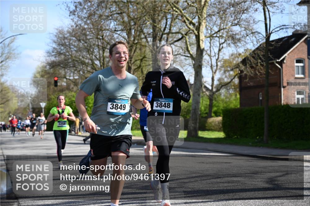 12.04.2026 - 45. Internationalen Wilhelmsburger Insellauf J. Mangold http://msf.ph/oto/9461397 12.04.2026 10:45:56 Ziel 4682, 5664, 3172, 2691, 3256, 3848, 3849, 5690, 4182, 2460, 2706, 4357, 3952, 4755, 3480, 5050, 5598, 3635, 4762, 5466, 2596, 3008, 4631, 2841, 5726, 5562 meine-sportfotos.de