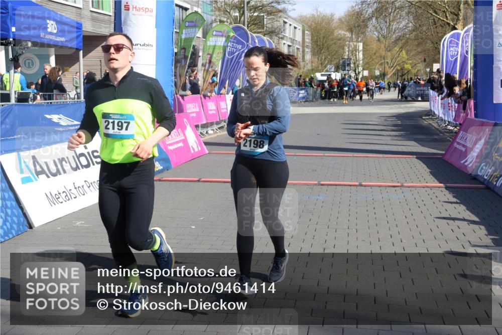 12.04.2026 - 45. Internationalen Wilhelmsburger Insellauf Strokosch-Dieckow http://msf.ph/oto/9461414 12.04.2026 10:51:11 Ziel 2198, 2197 meine-sportfotos.de