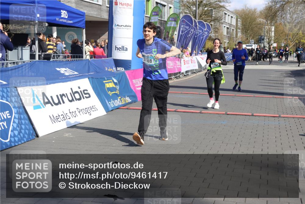 12.04.2026 - 45. Internationalen Wilhelmsburger Insellauf Strokosch-Dieckow http://msf.ph/oto/9461417 12.04.2026 11:09:22 Ziel 4371, 3748, 3701, 2050 meine-sportfotos.de