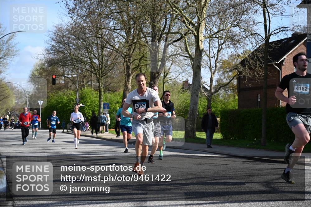 12.04.2026 - 45. Internationalen Wilhelmsburger Insellauf J. Mangold http://msf.ph/oto/9461422 12.04.2026 10:46:05 Ziel 3172, 2691, 3256, 3848, 3849, 5690, 4182, 2460, 2706, 4357, 3952, 4755, 3480, 5050, 5598, 3635, 4762, 5466, 2596, 3008, 4631, 2841, 2841, 5726, 5562, 3484, 4331, 3553, 3713, 3860, 5538, 4706 meine-sportfotos.de