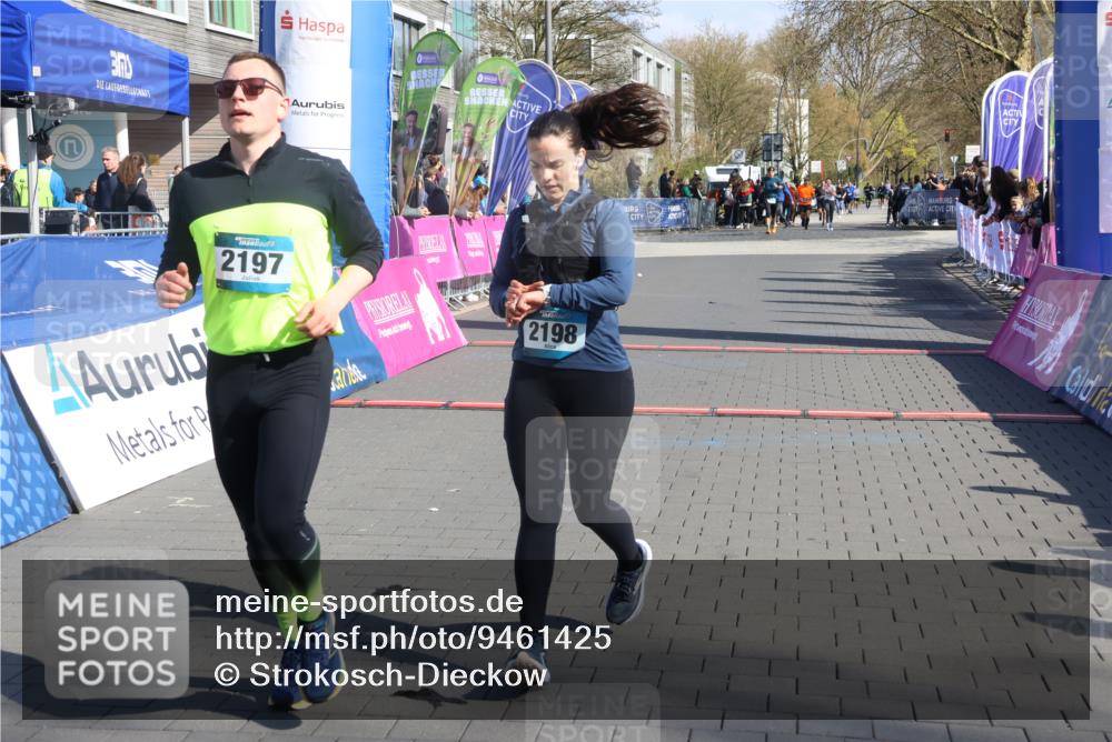 12.04.2026 - 45. Internationalen Wilhelmsburger Insellauf Strokosch-Dieckow http://msf.ph/oto/9461425 12.04.2026 10:51:11 Ziel 2198, 2197 meine-sportfotos.de