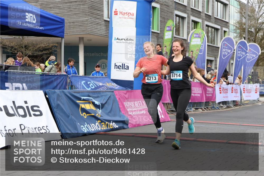 12.04.2026 - 45. Internationalen Wilhelmsburger Insellauf Strokosch-Dieckow http://msf.ph/oto/9461428 12.04.2026 13:18:38 Ziel 3879, 3630, 5714, 4213, 2516, 2517, 4031 meine-sportfotos.de