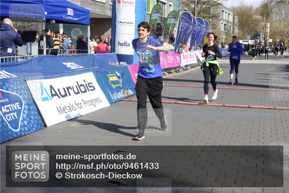12.04.2026 - 45. Internationalen Wilhelmsburger Insellauf Strokosch-Dieckow http://msf.ph/oto/9461433 12.04.2026 11:09:23 Ziel 3748, 3701, 2050 meine-sportfotos.de