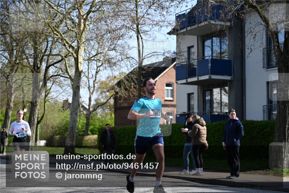 12.04.2026 - 45. Internationalen Wilhelmsburger Insellauf J. Mangold http://msf.ph/oto/9461457 12.04.2026 10:46:08 Ziel 3256, 3848, 3849, 5690, 4182, 2460, 2706, 4357, 3952, 4755, 3480, 5050, 5598, 3635, 4762, 5466, 2596, 3008, 4631, 2841, 5726, 5562, 5562, 3484, 4331, 3553, 3713, 3860, 5538, 4706, 4700, 5803 meine-sportfotos.de