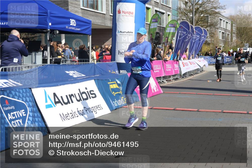 12.04.2026 - 45. Internationalen Wilhelmsburger Insellauf Strokosch-Dieckow http://msf.ph/oto/9461495 12.04.2026 11:09:26 Ziel 3701, 2050, 4406 meine-sportfotos.de