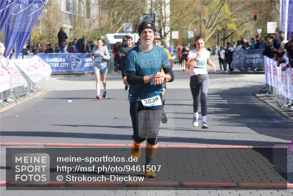 12.04.2026 - 45. Internationalen Wilhelmsburger Insellauf Strokosch-Dieckow http://msf.ph/oto/9461507 12.04.2026 10:51:22 Ziel 3039, 3550, 4659 meine-sportfotos.de